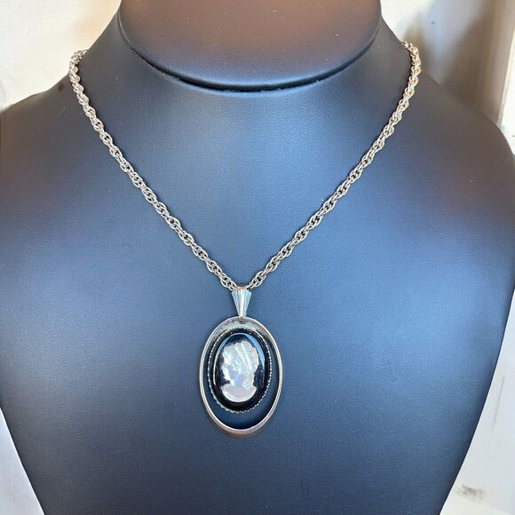 Vtg Iridescent Frosted Glass Cameo Pendant Necklace Silver Tone 24” Rope Chain - Picture 1 of 7